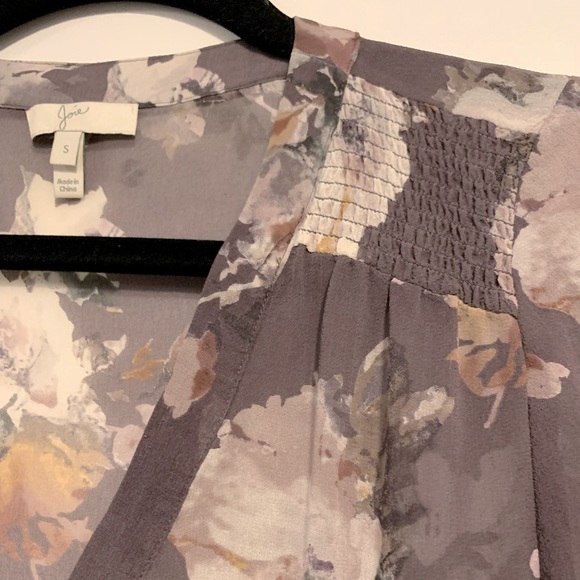 Joie 100% Silk floral blouse Size Small - Picture 3 of 3